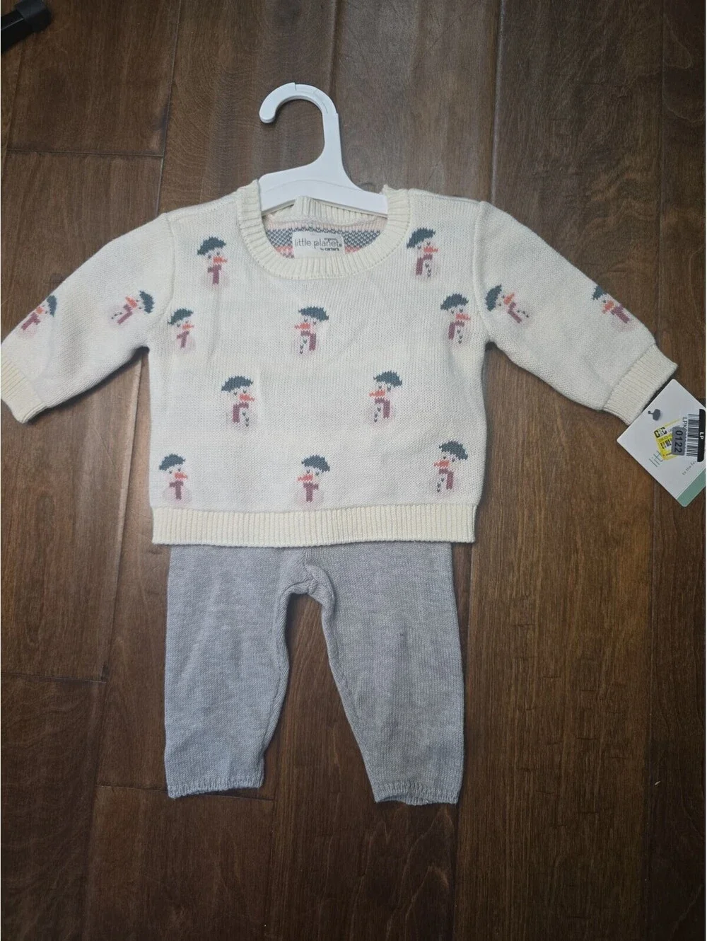 3m brand new christmas outfit little planet by carter's.Item 122G8